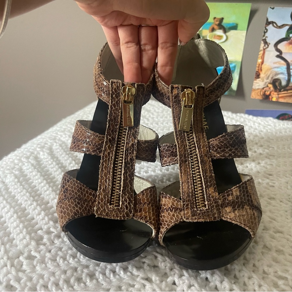BRAND NEW Michael Kors Snakeskin Heels - Size 6